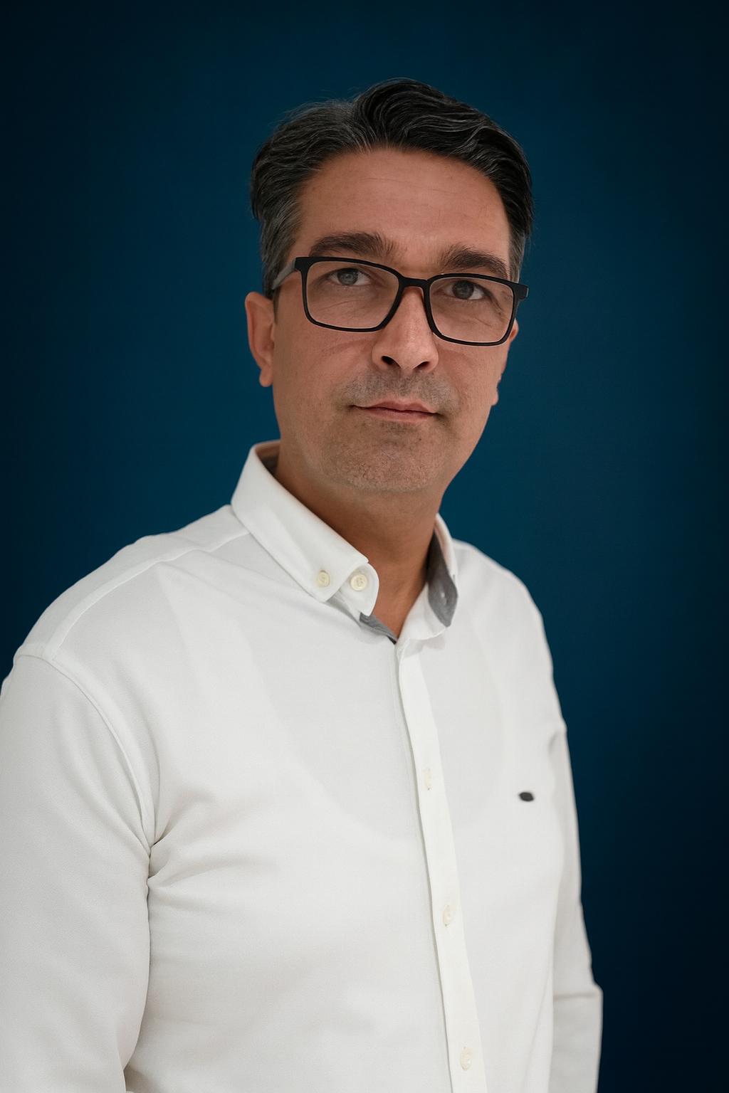 Dr. Akif Sağlam Kimdir? | Uzman Psikolojik Danışman